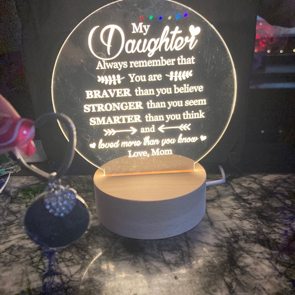 Mom daughter visual 3D light & keychain. New. Never used. Uses usb port. - Picture 3 of 4